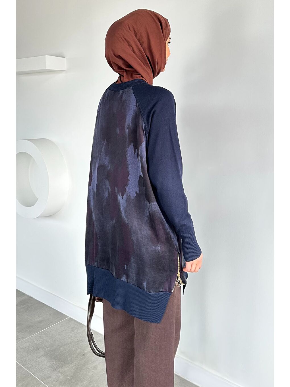 Lacivert Gülseli Yan Fermuar Detaylı İpek Kübra Kumaş Tesettür Triko Tunik-5