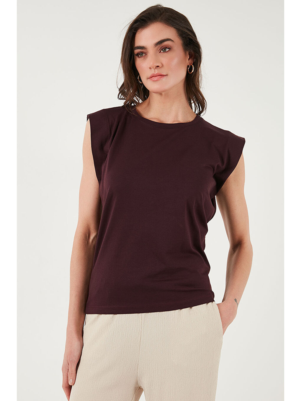 Kırmızı % 100 Pamuklu Bisiklet Yaka Kolsuz Kadın T Shirt 5864019-1