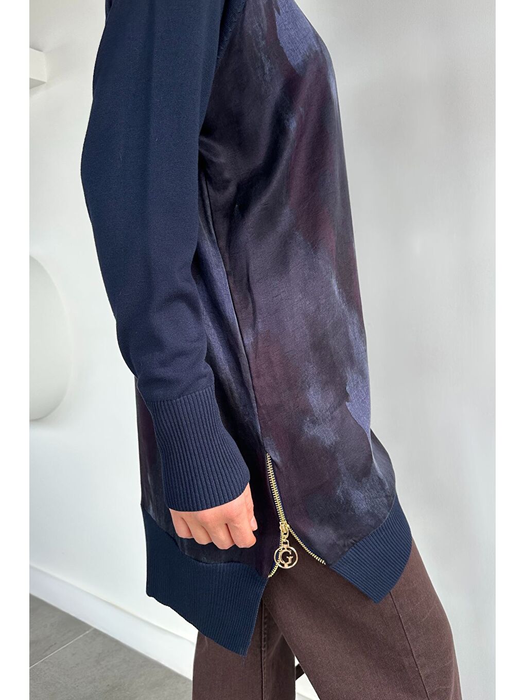 Lacivert Gülseli Yan Fermuar Detaylı İpek Kübra Kumaş Tesettür Triko Tunik-7