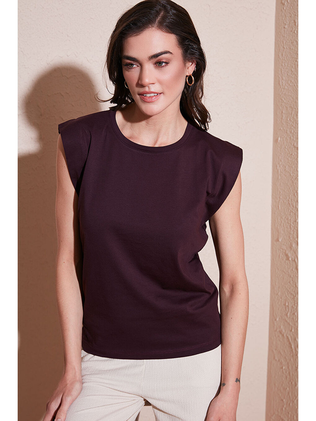 Kırmızı % 100 Pamuklu Bisiklet Yaka Kolsuz Kadın T Shirt 5864019-2