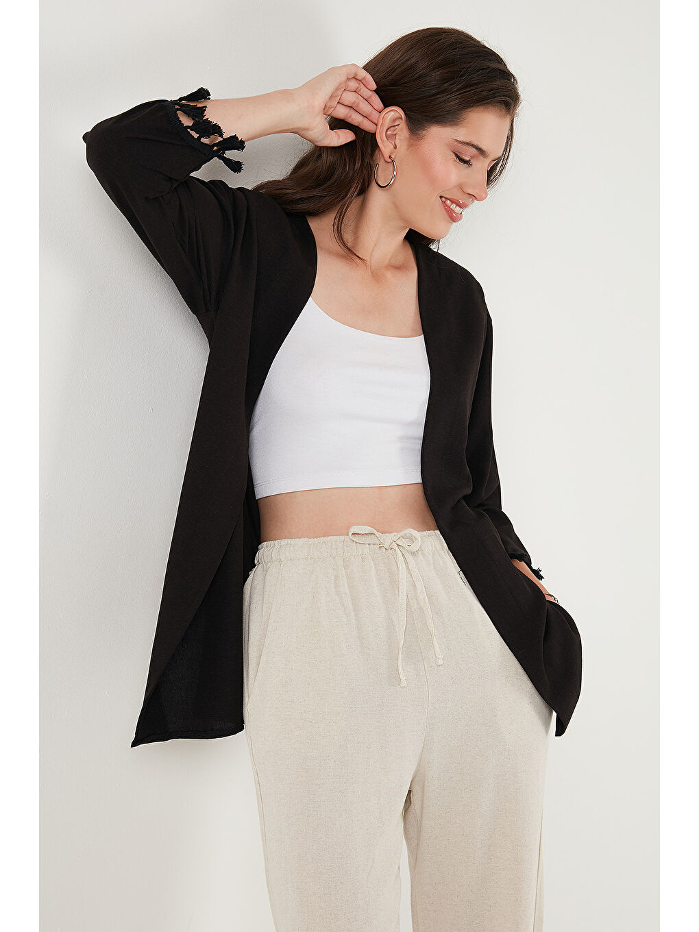 Siyah Pamuk ve Keten Karışımlı Püskül Detaylı Regular Fit Uzun Kimono Hırka 5869015-5