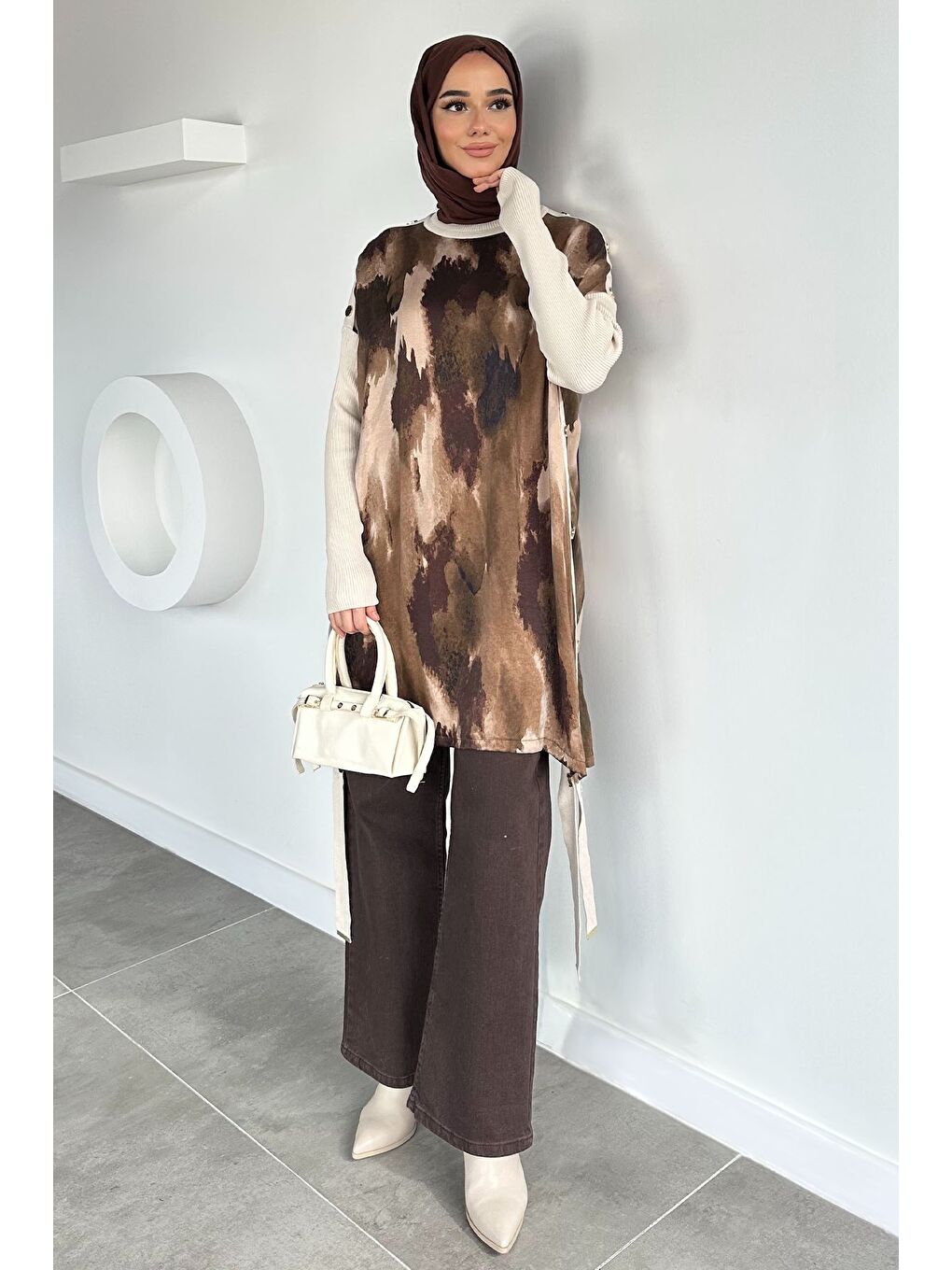 Bej Gülseli Düğme Detaylı İpek Kübra Kumaş Tesettür Triko Tunik