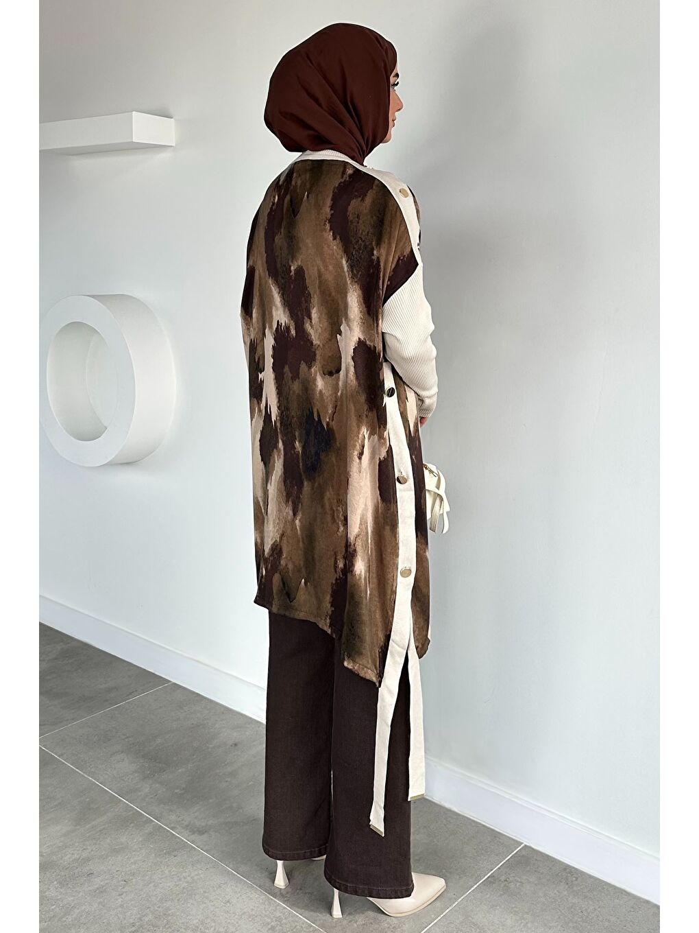 Bej Gülseli Düğme Detaylı İpek Kübra Kumaş Tesettür Triko Tunik-5