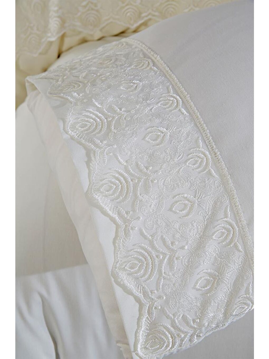 Ekru Fransız Dantelli Mahinur Çeyizlik Nevresim Takımı Krem-2