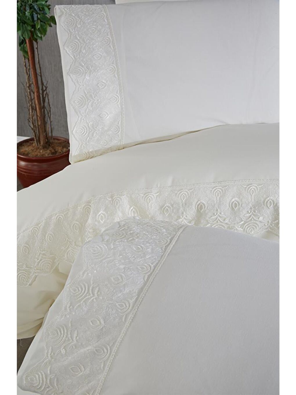 Ekru Fransız Dantelli Mahinur Çeyizlik Nevresim Takımı Krem-3