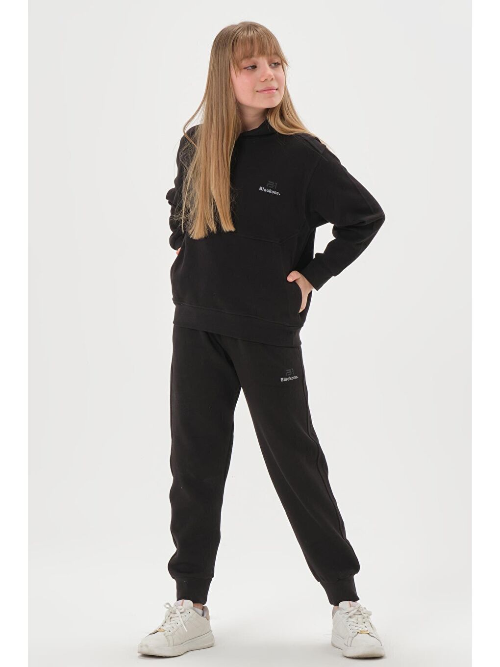 Siyah Kapüşonlu Çift Cep Detaylı Kız Çocuk Eşofman Takımı