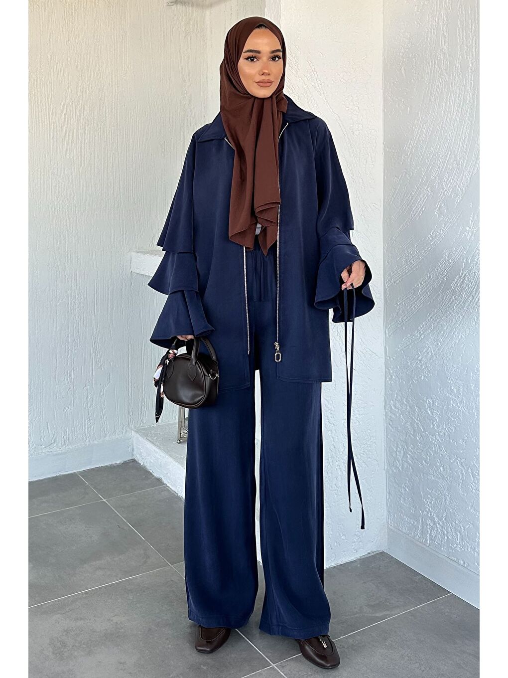 Lacivert Gülseli Kol Fırfırlı Tunik Bel Lastikli Pantolon Tesettür İkili Takım