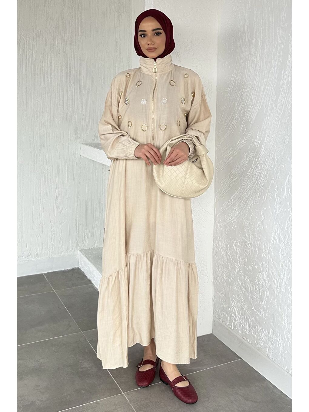Bej Gülseli Düz Elbise Taş İşlemeli Ceket Tesettür İkili Takım-1