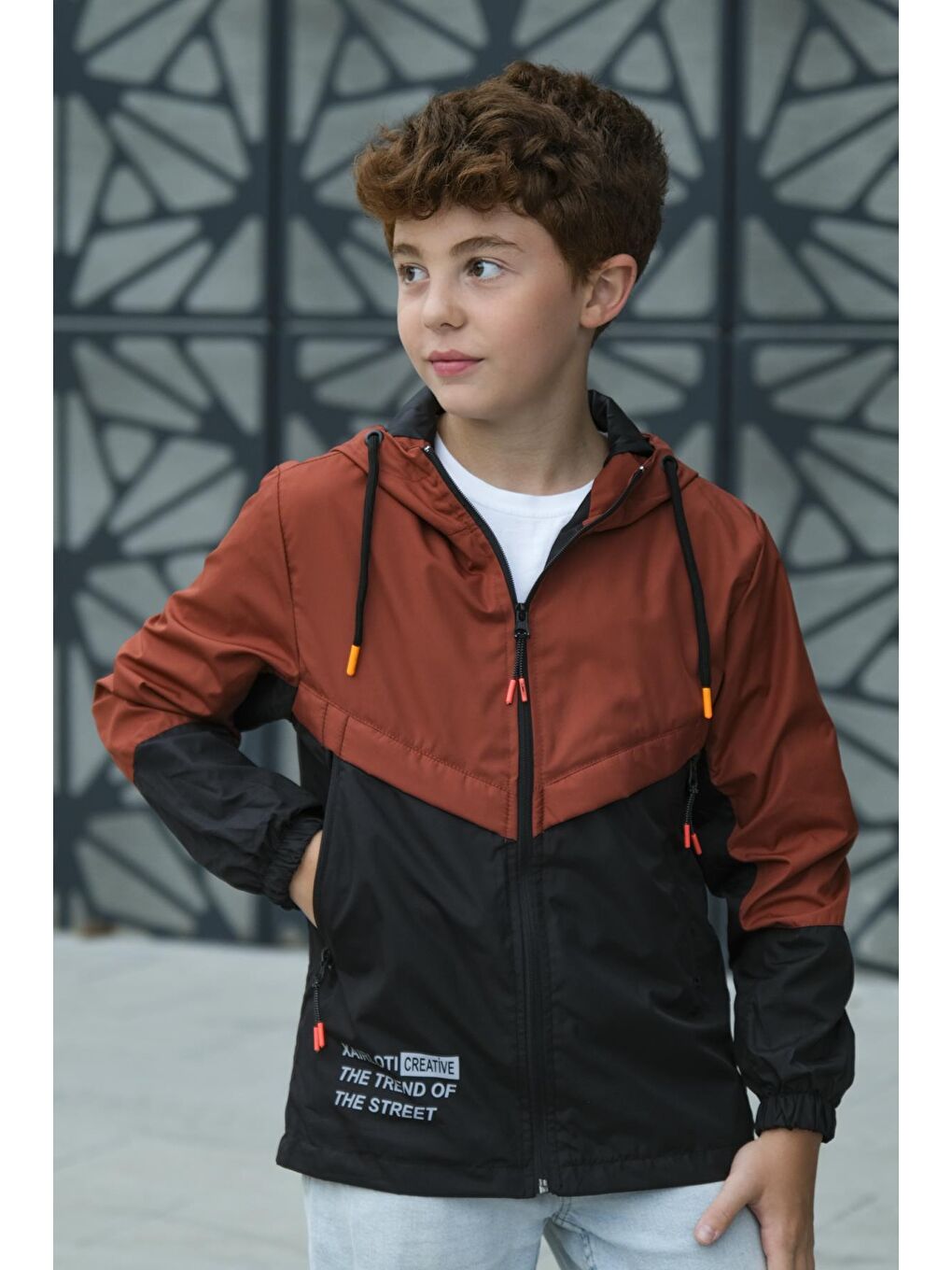 Kahverengi Erkek Çocuk Kapüşonlu İki Renkli Mevsimlik Mont