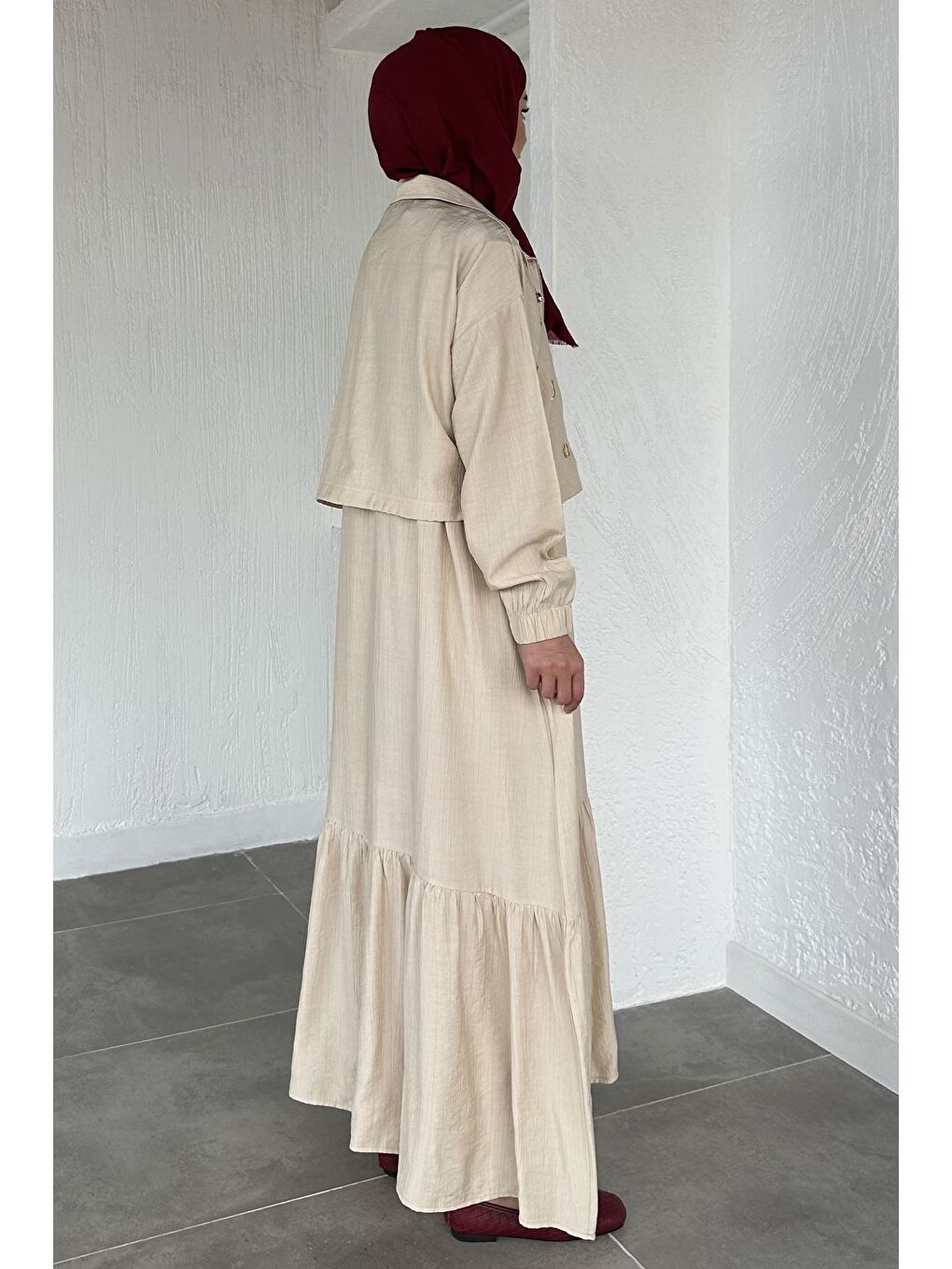 Bej Gülseli Düz Elbise Taş İşlemeli Ceket Tesettür İkili Takım-8