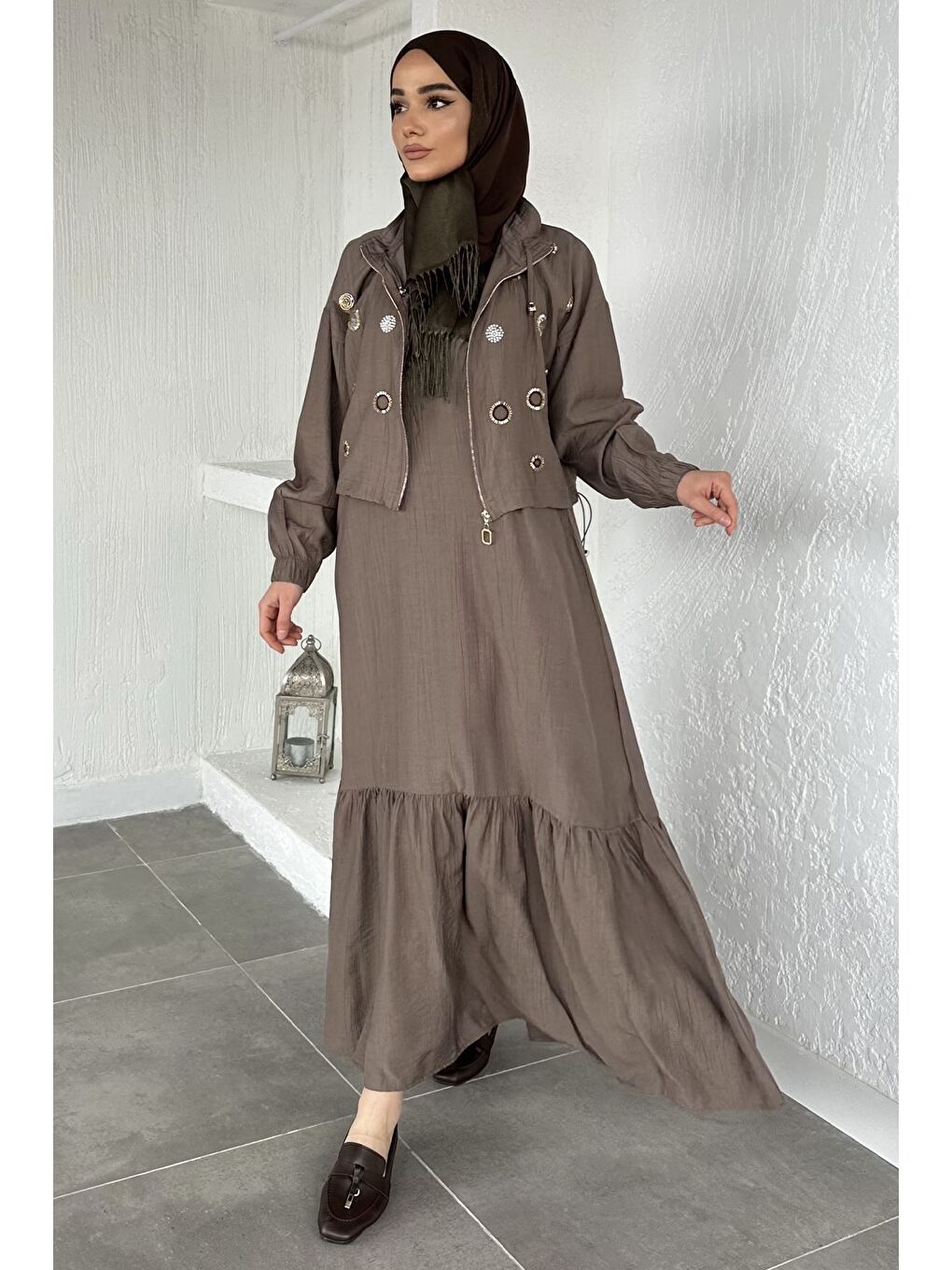 Bej Gülseli Düz Elbise Taş İşlemeli Ceket Tesettür İkili Takım-1
