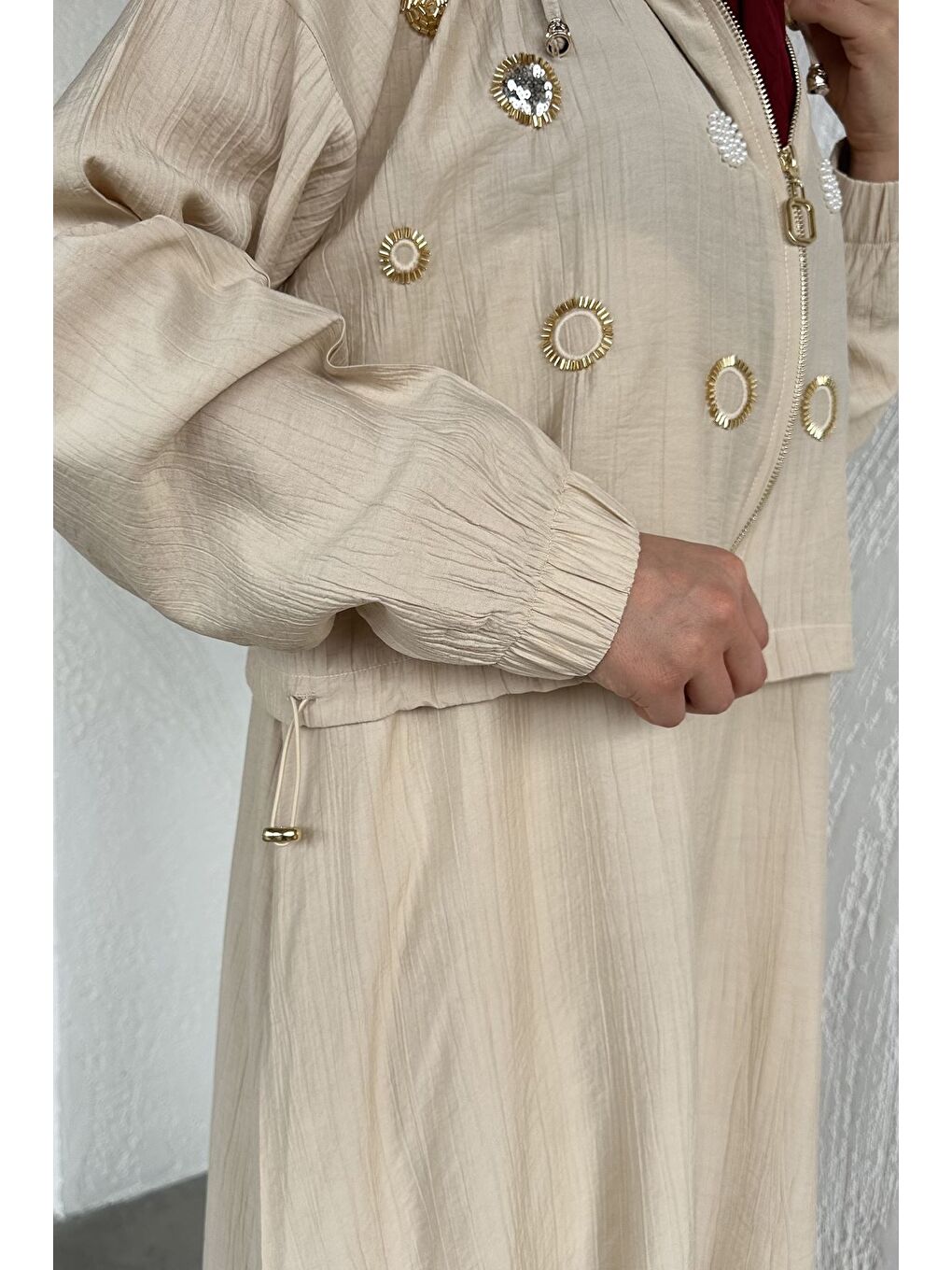 Bej Gülseli Düz Elbise Taş İşlemeli Ceket Tesettür İkili Takım-11