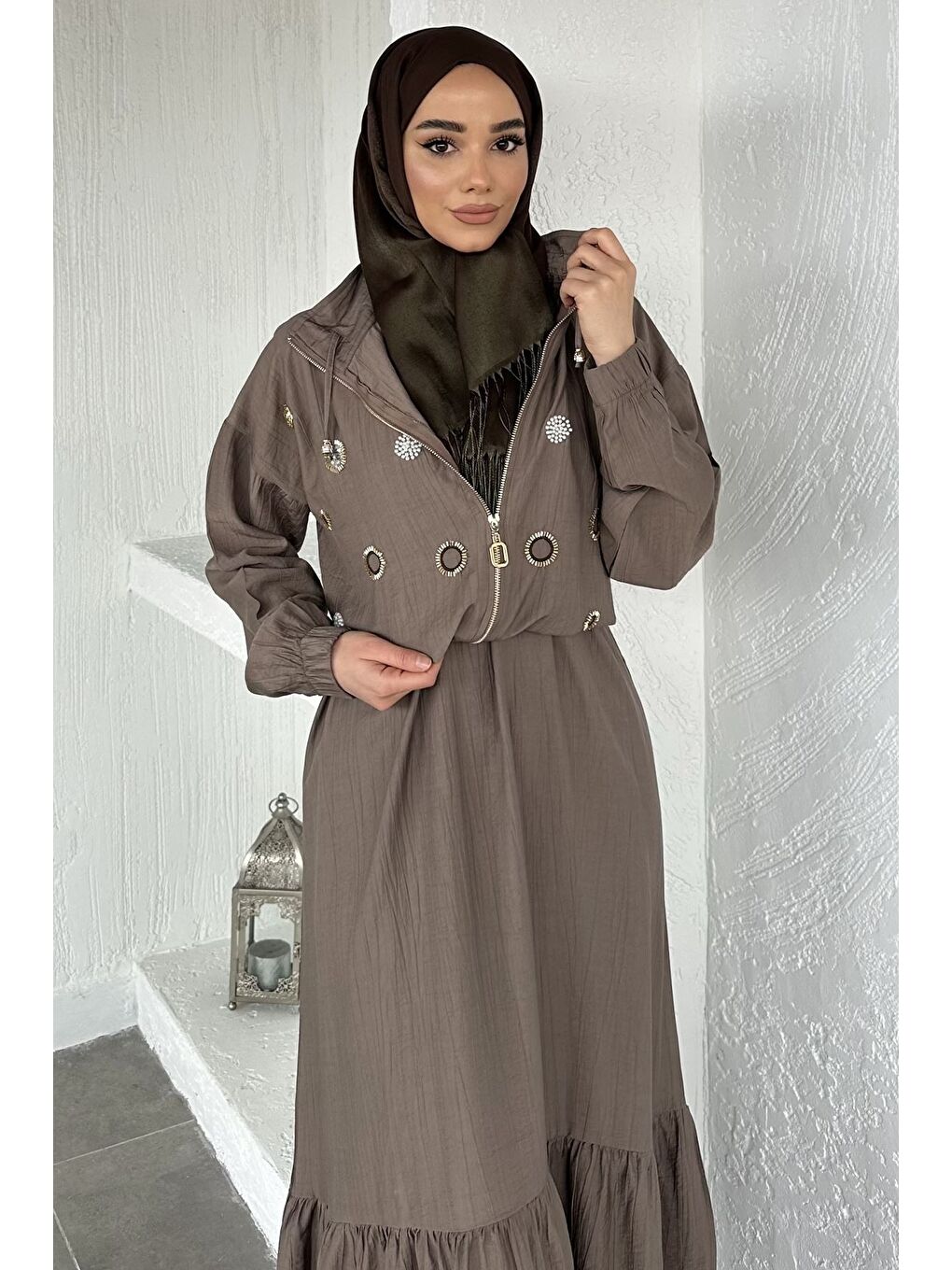 Bej Gülseli Düz Elbise Taş İşlemeli Ceket Tesettür İkili Takım-5