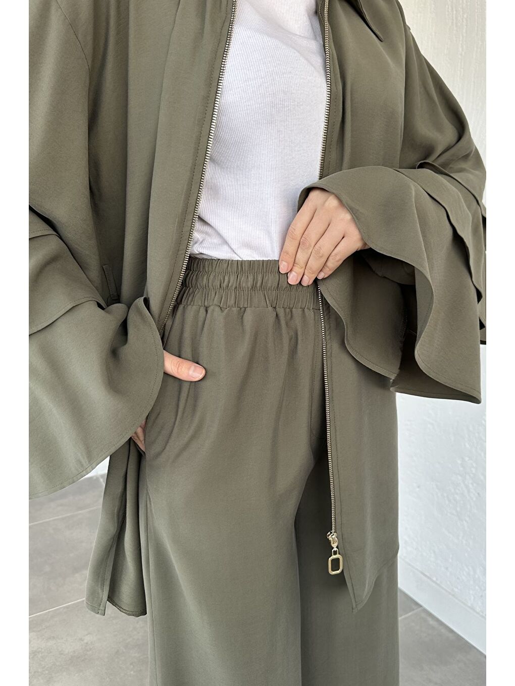 Haki Gülseli Kol Fırfırlı Tunik Bel Lastikli Pantolon Tesettür İkili Takım-8