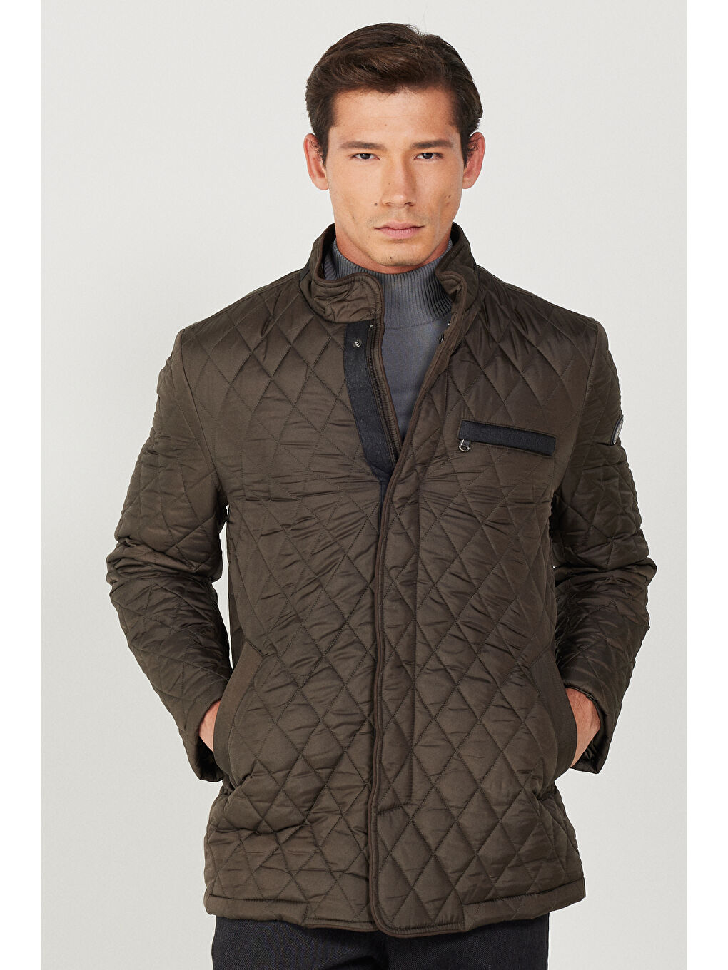 Erkek Haki Standart Fit Normal Kesim Dik Yaka Kapitone Desenli Overcoat-2