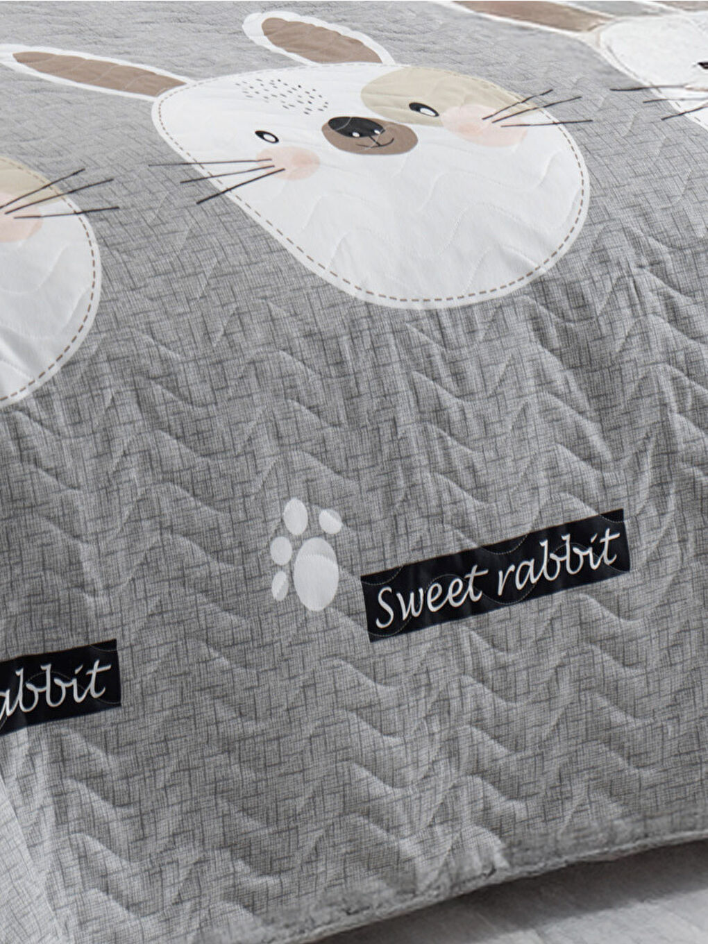 Kahverengi Kapitone Yatak Örtüsü Seti Çift Kişilik Tavşancık A.Kahve-Gri-Pembe-1