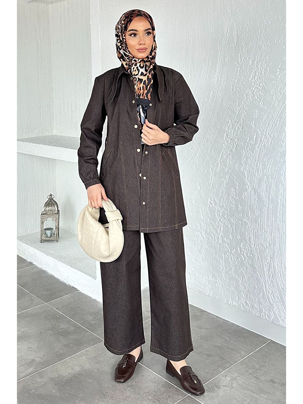 Kahverengi Gülseli Uzun Yakalı Jean Tunik Pantolon Tesettür İkili Takım-2
