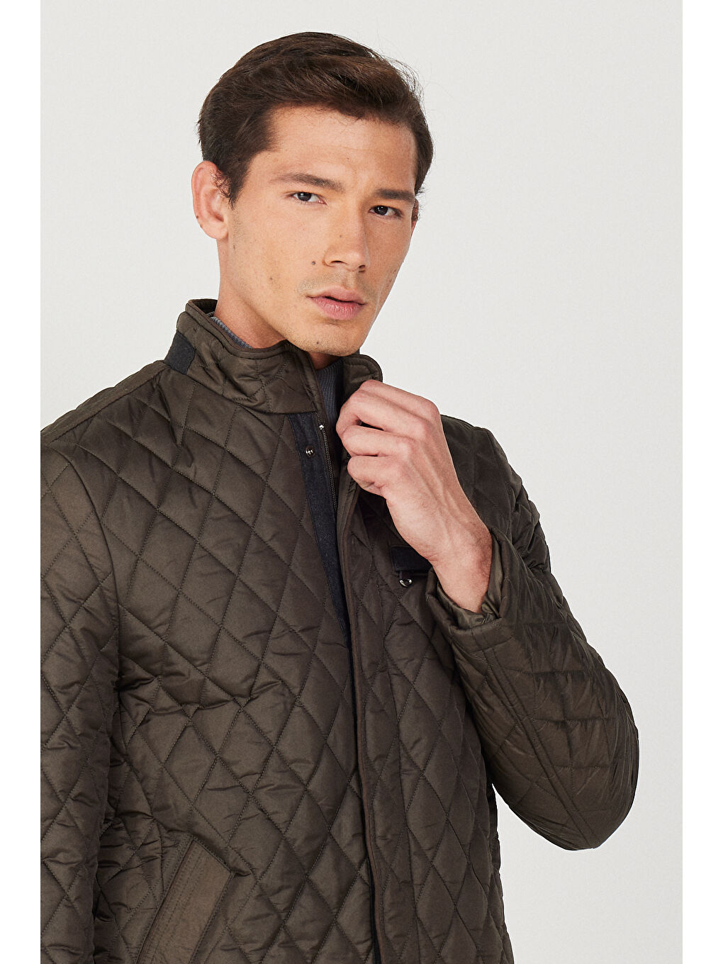 Erkek Haki Standart Fit Normal Kesim Dik Yaka Kapitone Desenli Overcoat-4