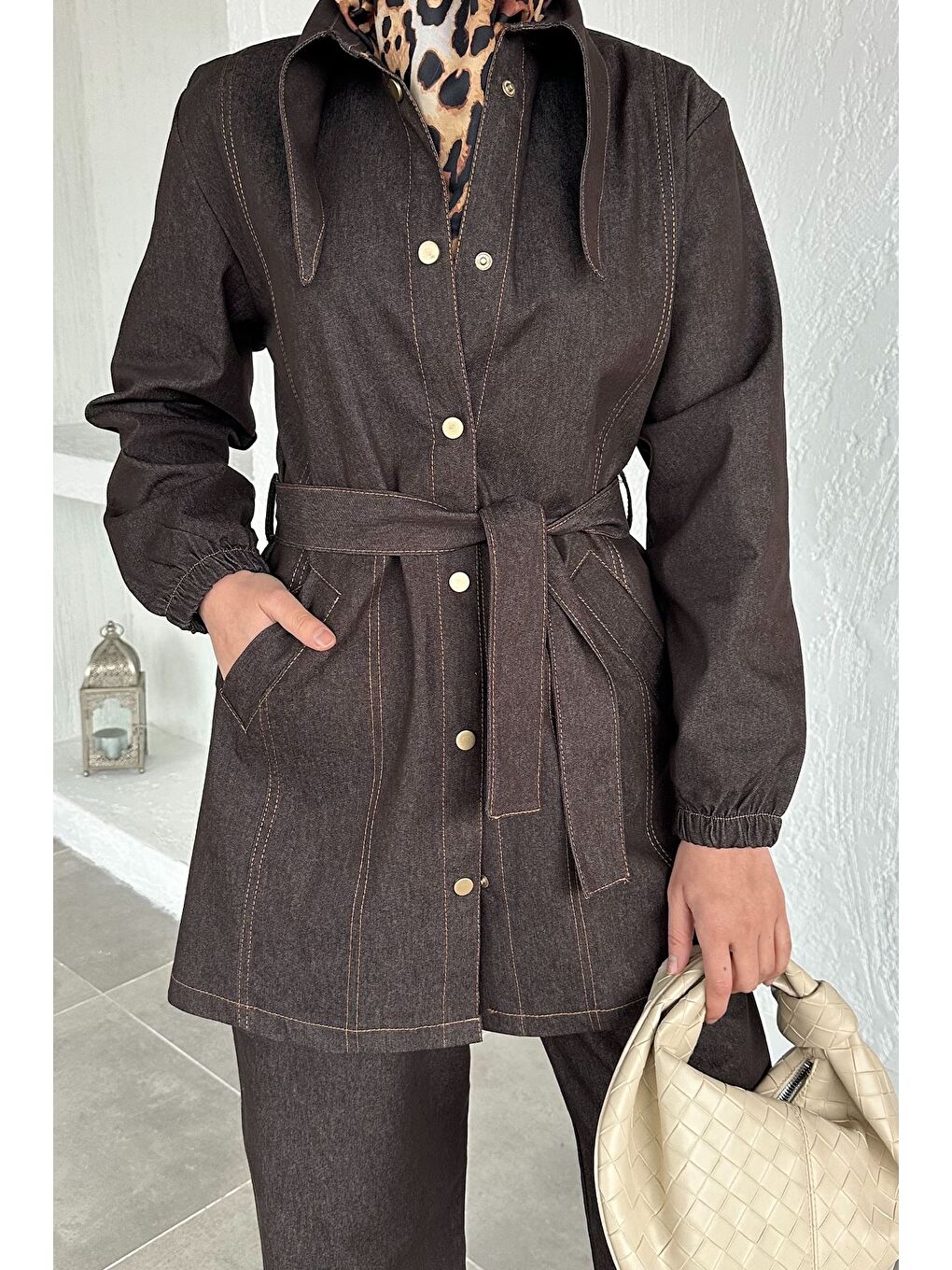 Kahverengi Gülseli Uzun Yakalı Jean Tunik Pantolon Tesettür İkili Takım-5