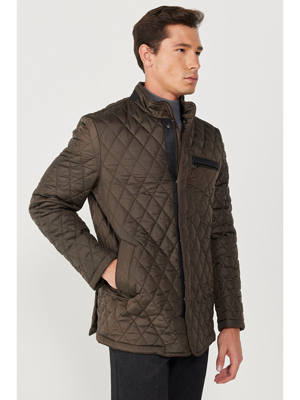 Erkek Haki Standart Fit Normal Kesim Dik Yaka Kapitone Desenli Overcoat-5