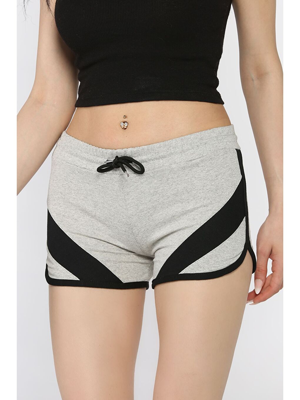 Gri Biyeli Kadın Baskılı Mini Şort-1