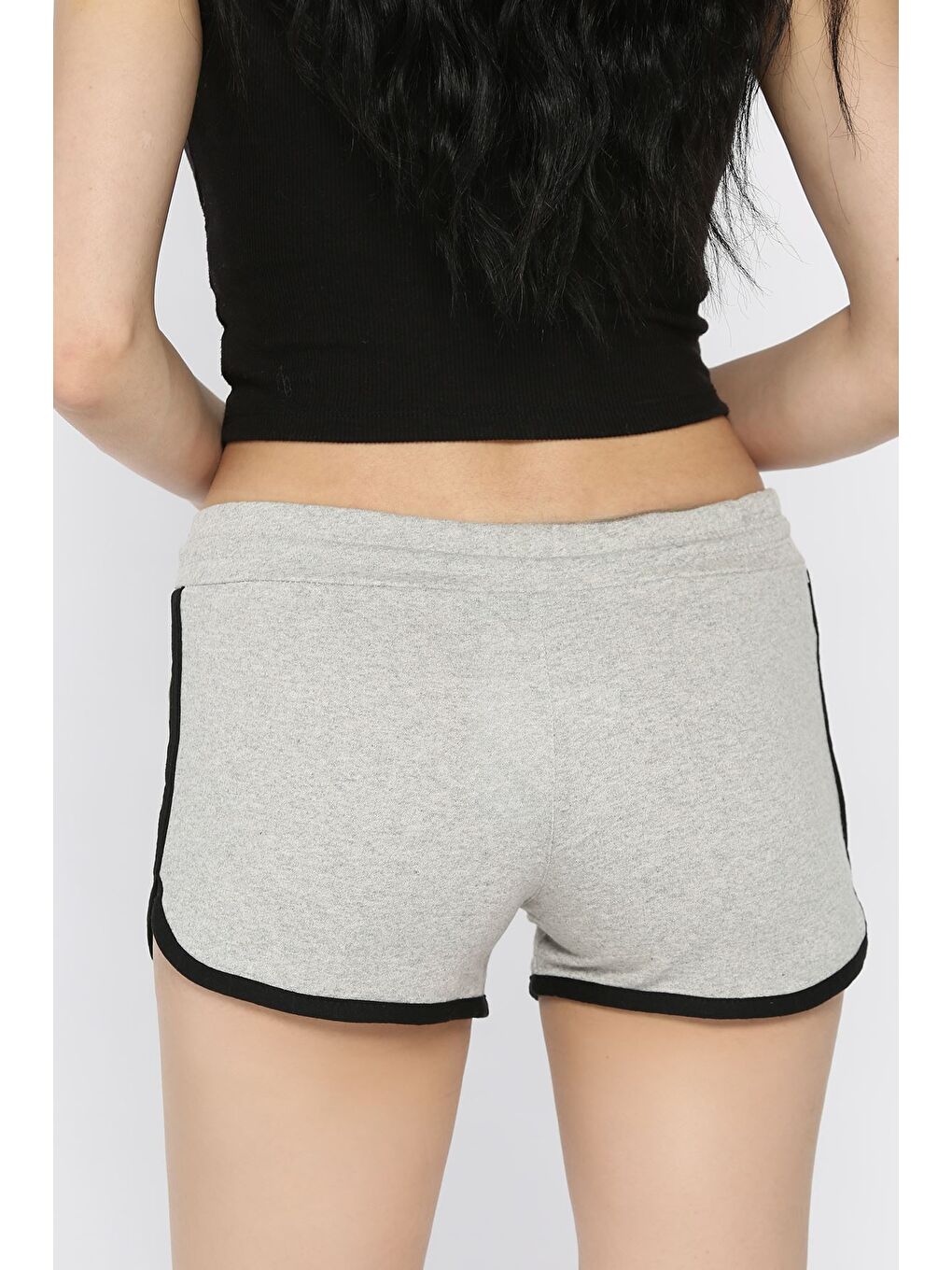 Gri Biyeli Kadın Baskılı Mini Şort-2