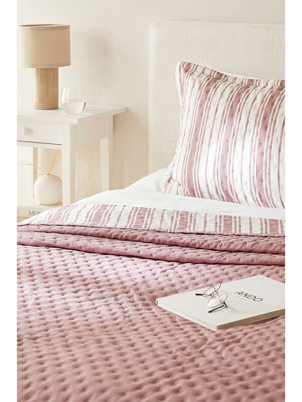 Pamuklu Kapitoneli Bordo Renk Çizgi Desen Çift Kişilik Yatak Örtüsü Seti 1 Adet 250 x 230 / 2 Adet 5-2
