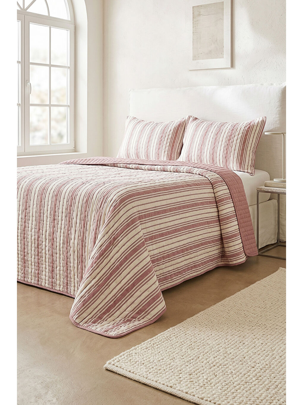 Pamuklu Kapitoneli Bordo Renk Çizgi Desen Çift Kişilik Yatak Örtüsü Seti 1 Adet 250 x 230 / 2 Adet 5-5