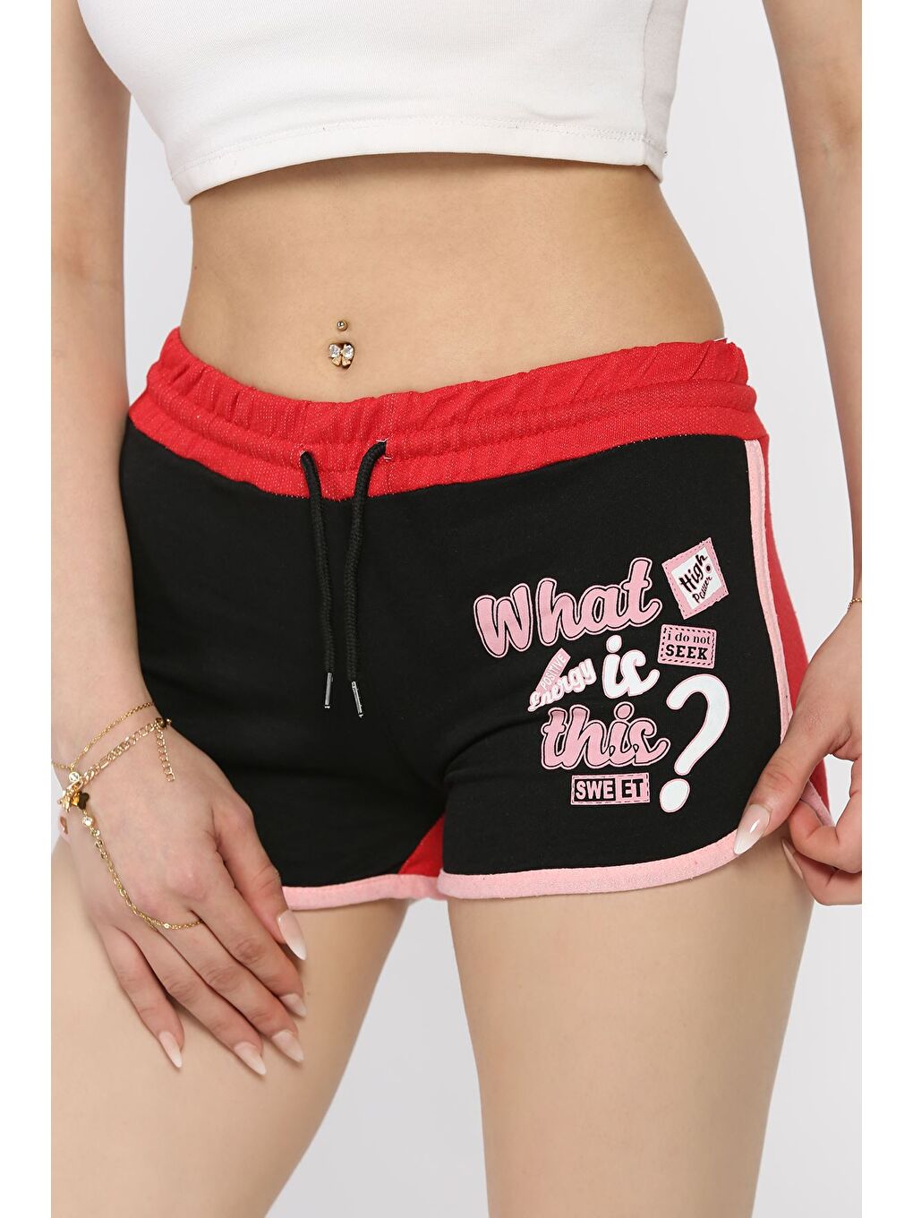 Siyah Kadın Biyeli Baskılı Mini Şort-1