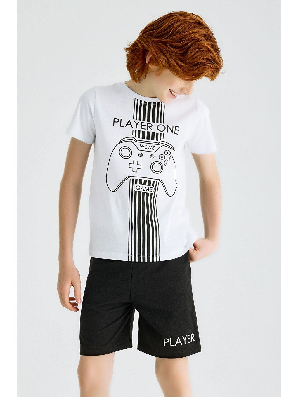 Bisiklet Yaka Kısa Kol Player One Yazı Baskılı Beyaz Siyah Renk Erkek Çocuk Şortlu Takım-1