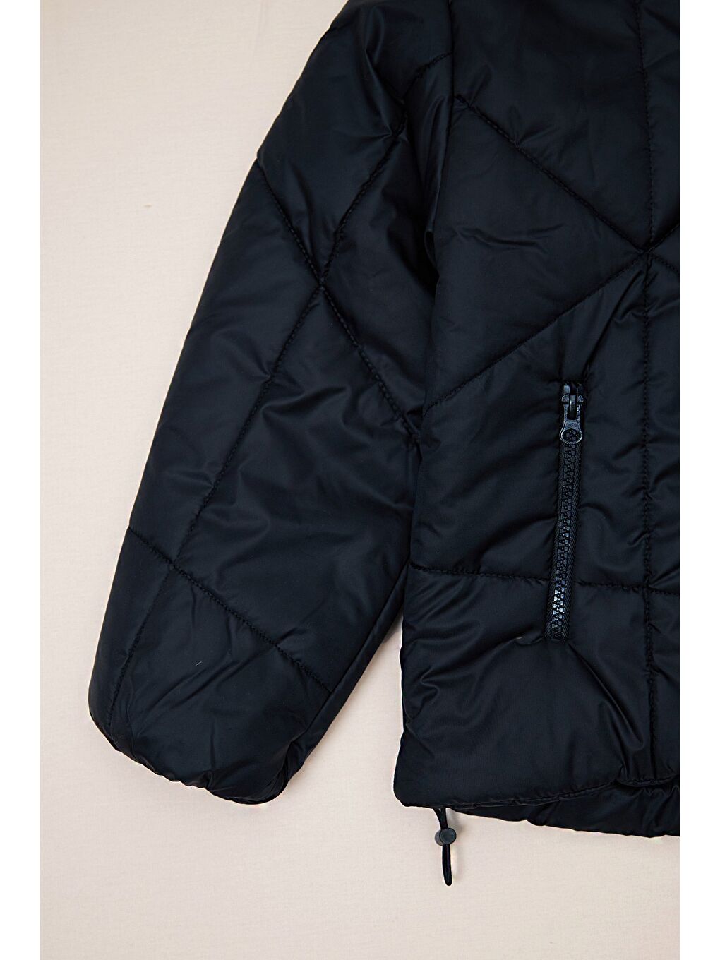 Siyah Fermuarlı Stoperli Kapüşonlu Kız Çocuk Şişme Mont-2