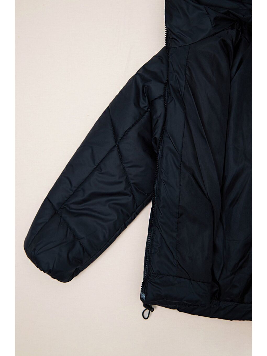 Siyah Fermuarlı Stoperli Kapüşonlu Kız Çocuk Şişme Mont-3