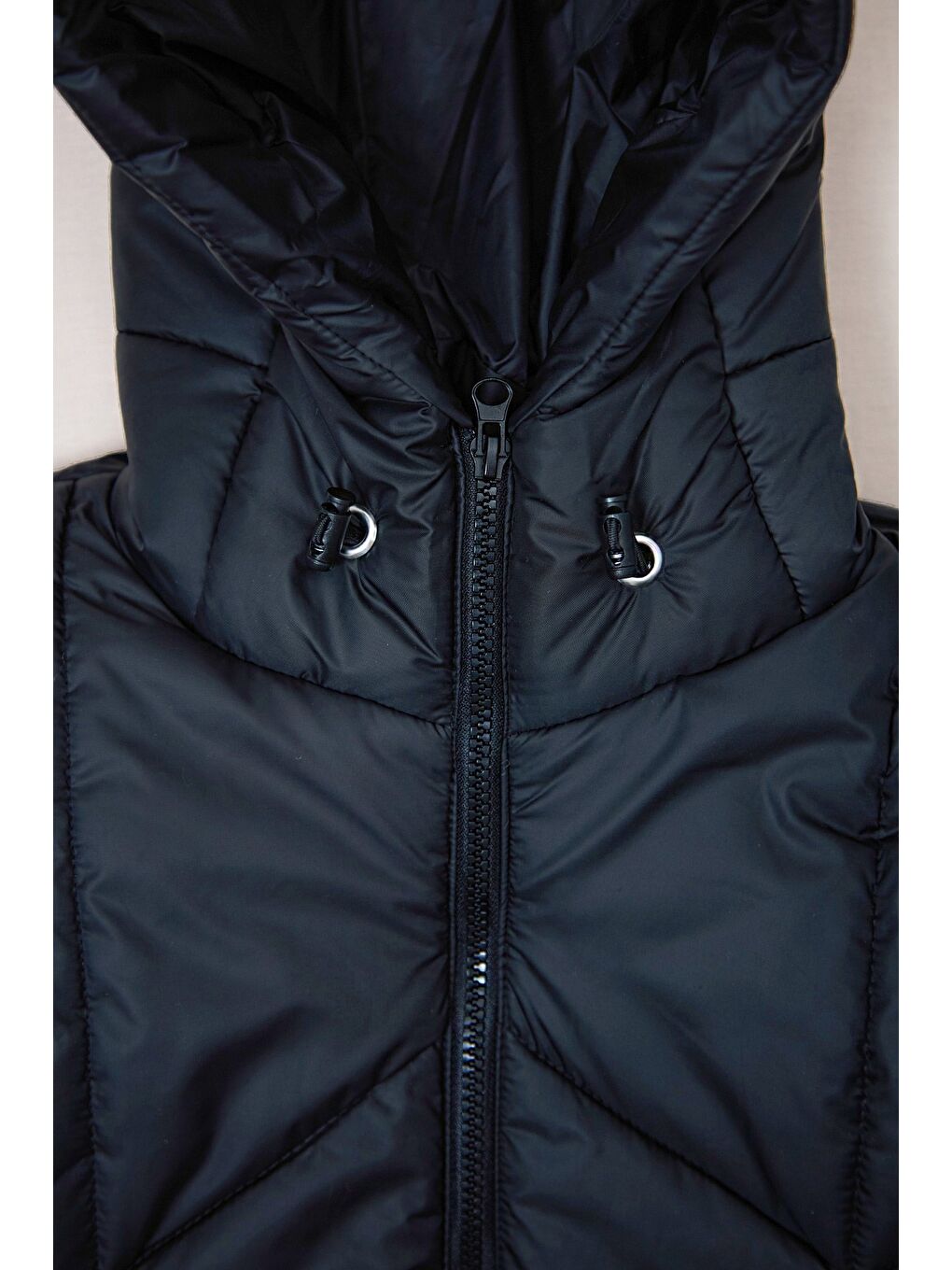 Siyah Fermuarlı Stoperli Kapüşonlu Kız Çocuk Şişme Mont-4