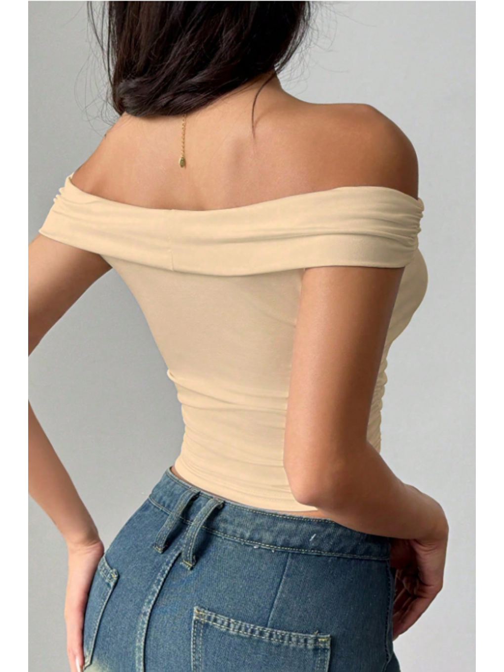 Kadın Bej Madonna Yaka Esnek Fit Bluz - Omuz Açık Vücudu Saran Üst-2