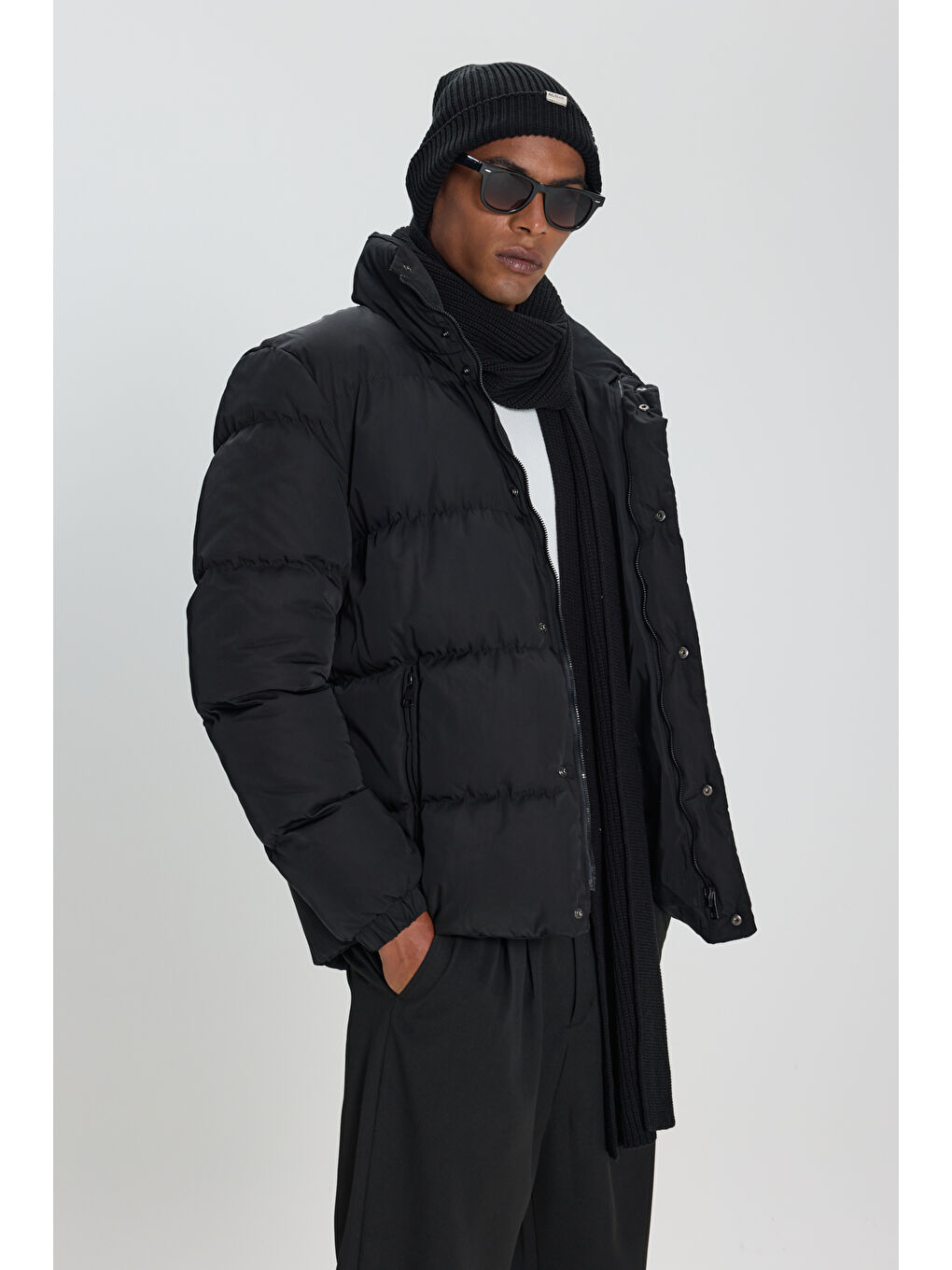 Erkek Siyah Standart Fit Normal Kesim Dik Yaka Yan Cepli Mont