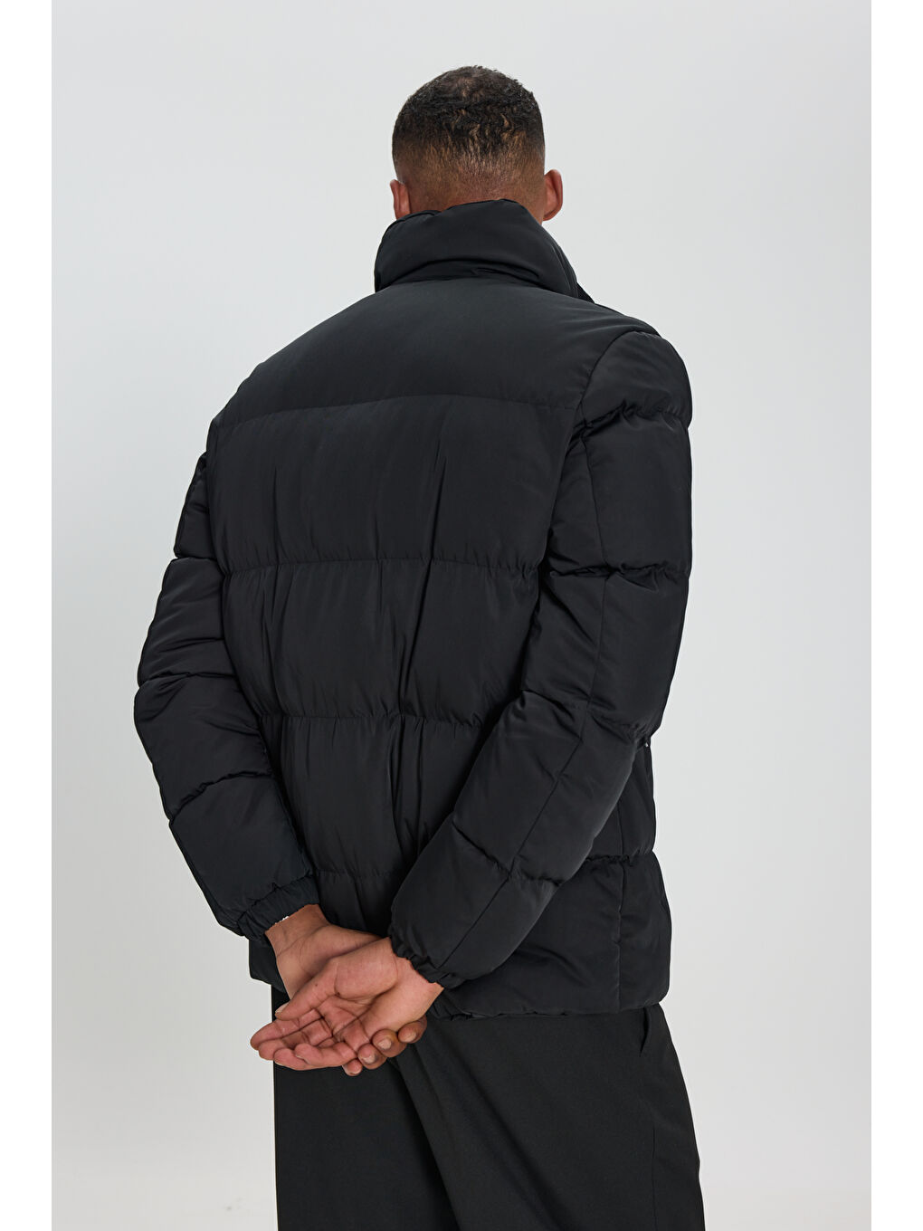 Erkek Siyah Standart Fit Normal Kesim Dik Yaka Yan Cepli Mont-4