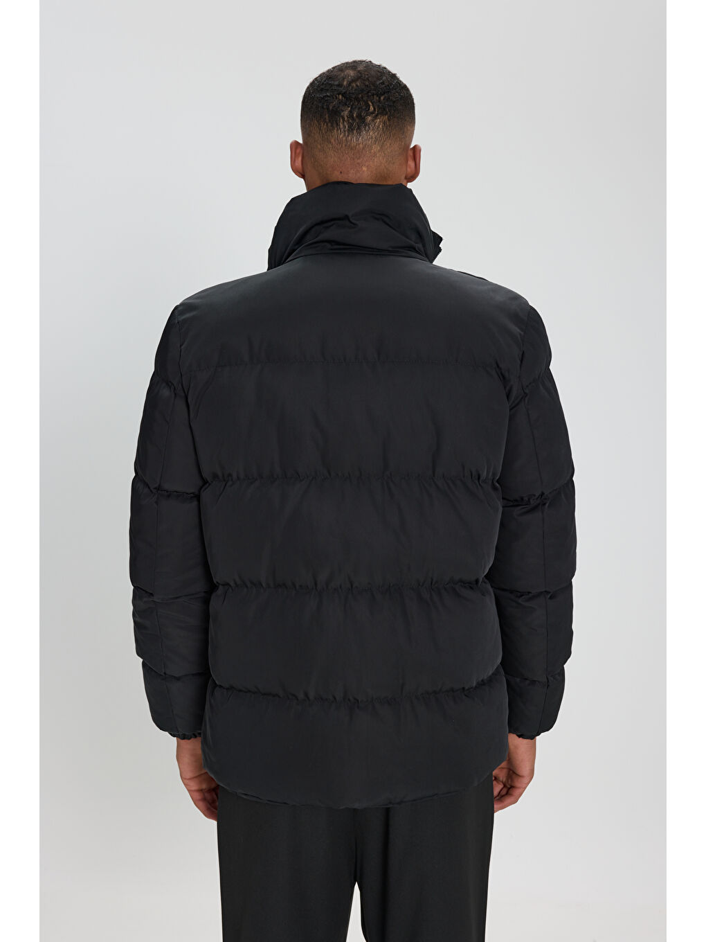 Erkek Siyah Standart Fit Normal Kesim Dik Yaka Yan Cepli Mont-5