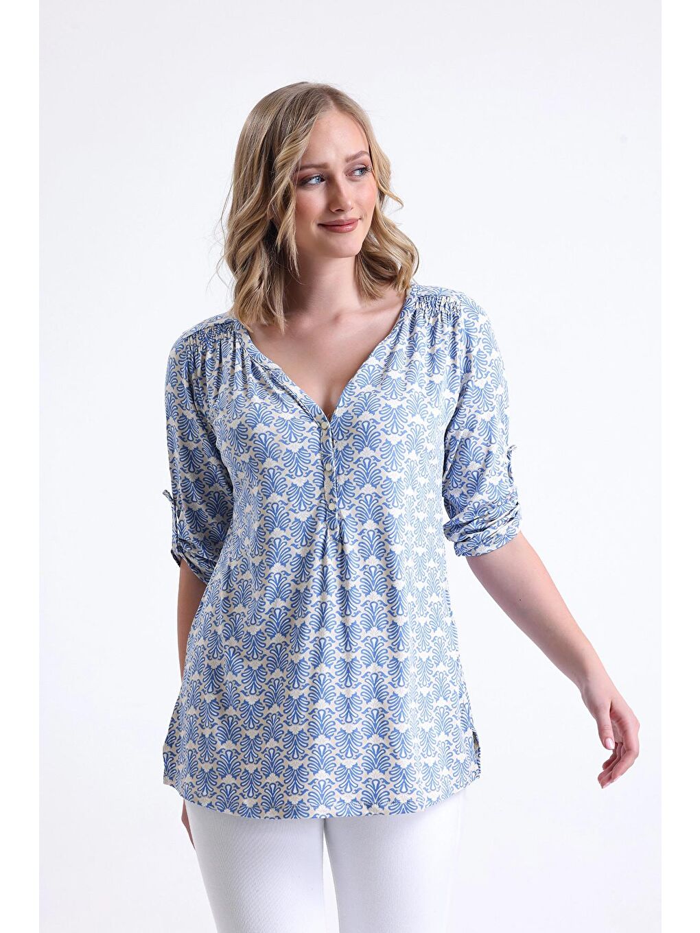 Mavi V Yaka Düğme Detaylı Fakir Kol Desenli Bluz MS152216-2