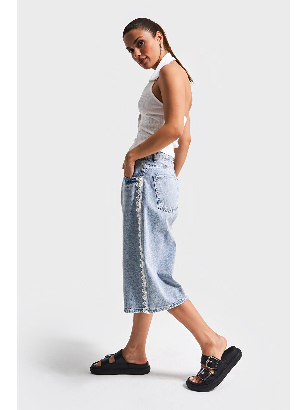 Mavi Kadın Snow Jean Rengi D1 4S5 3 Şerit Dantel Detaylı Maxi Boy Uzun Tasarım Denim Bermuda Şort