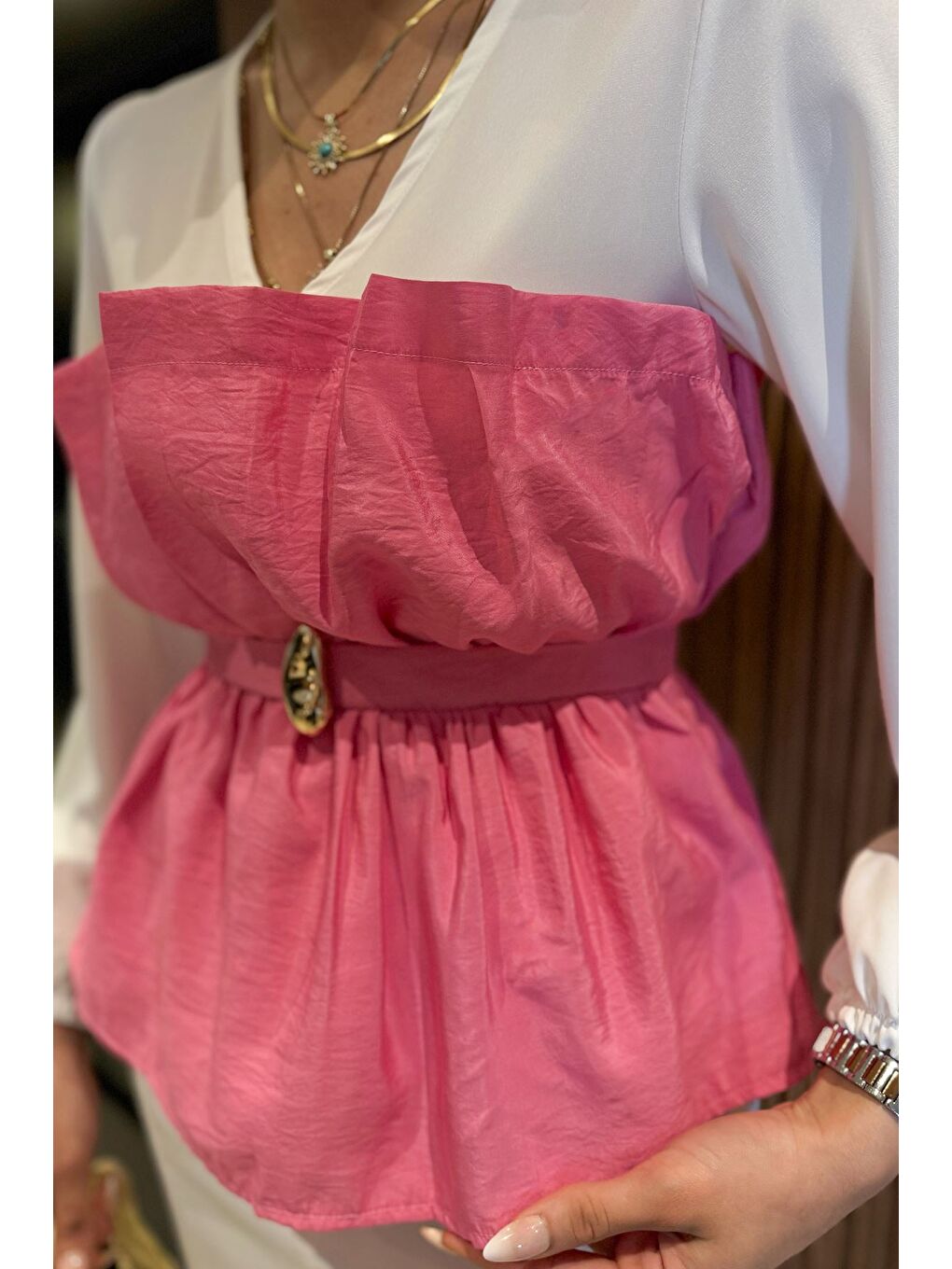 Pembe V Yaka Garnili Tokalı Kadın Bluz-2