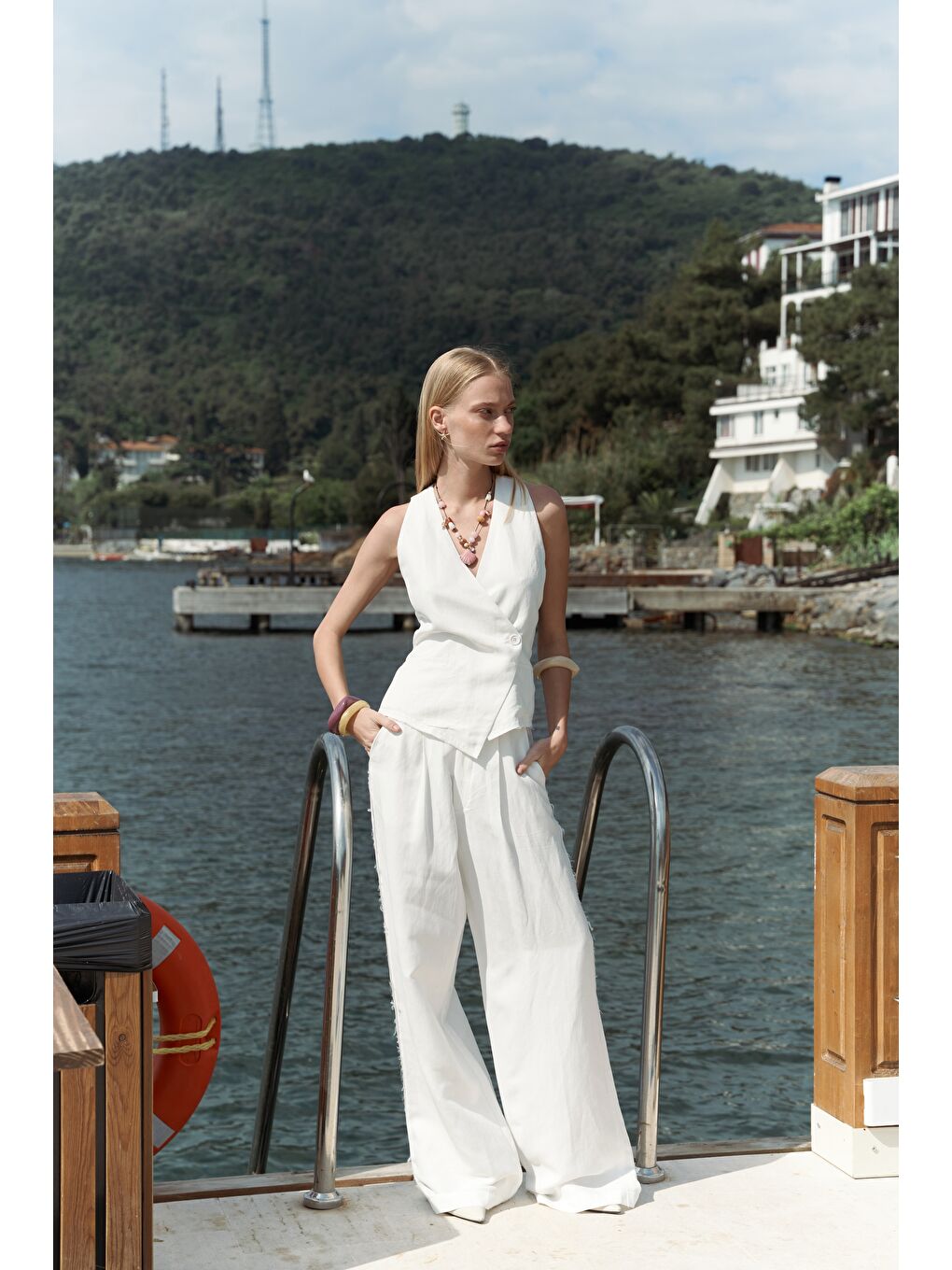 Nagmetah Sırt Pencereli Ekru Yelek Pantolon Takım