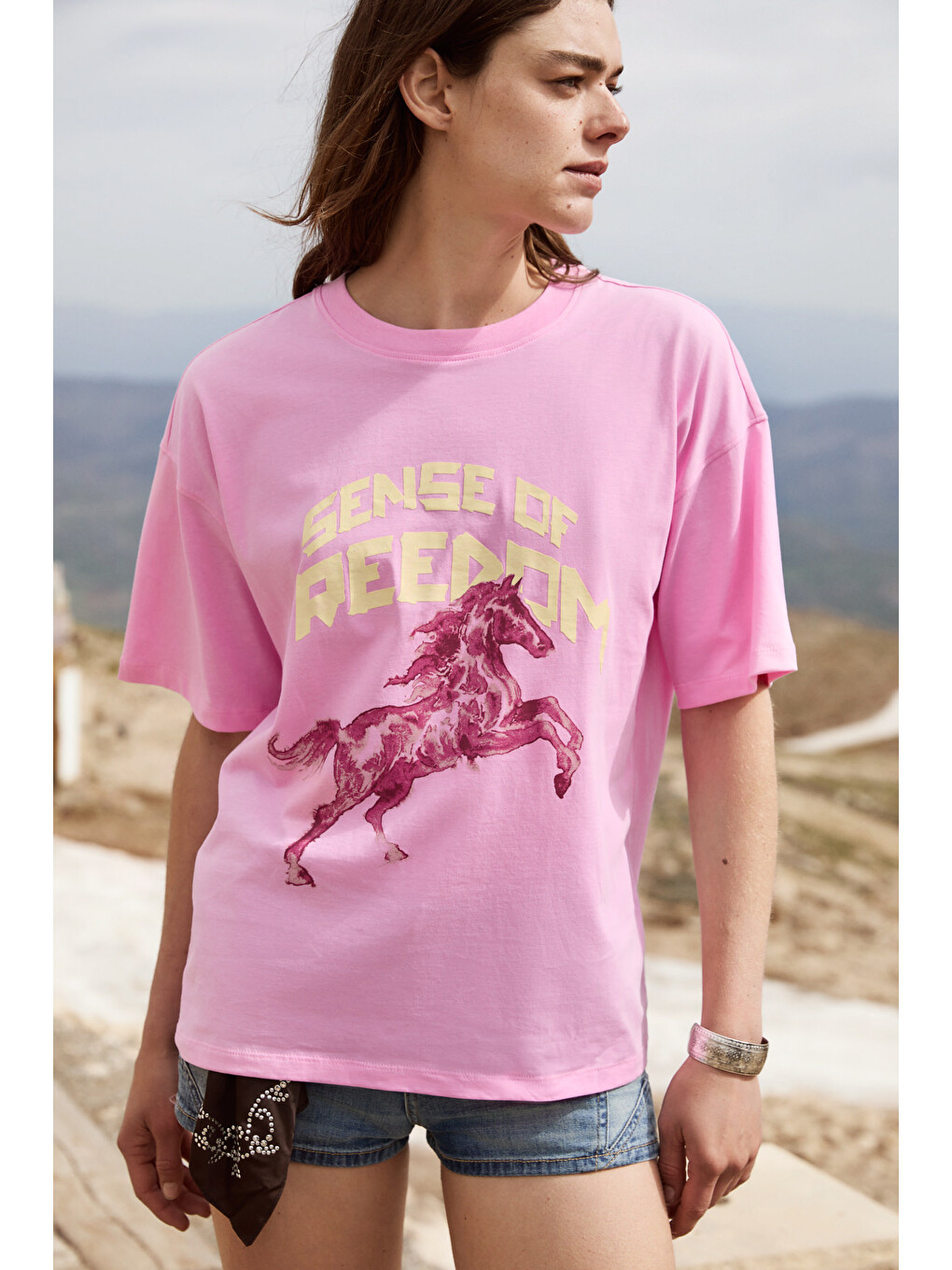 Iratı Kadın Yumuşak Kumaşlı %100 Organik Pamuklu Baskı Detaylı Oversize Pembe T-shirt-1
