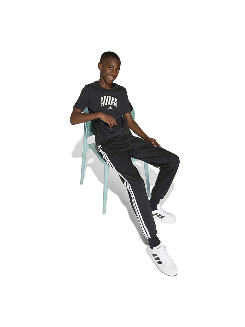 Collegiate Graphic Çocuk Siyah Yuvarlak Yaka Tişört-3