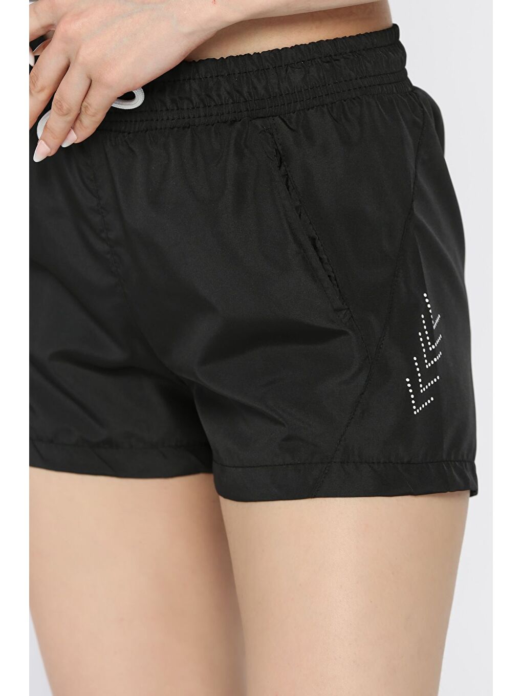 Siyah Kadın Baskılı Cepli Deniz Şortu-3