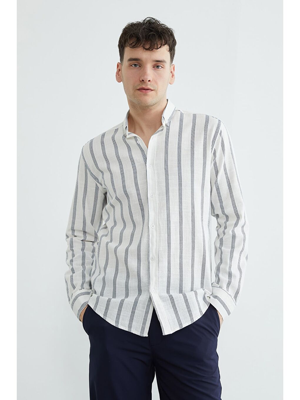 Lacivert Çizgili Keten Görünümlü Gömlek