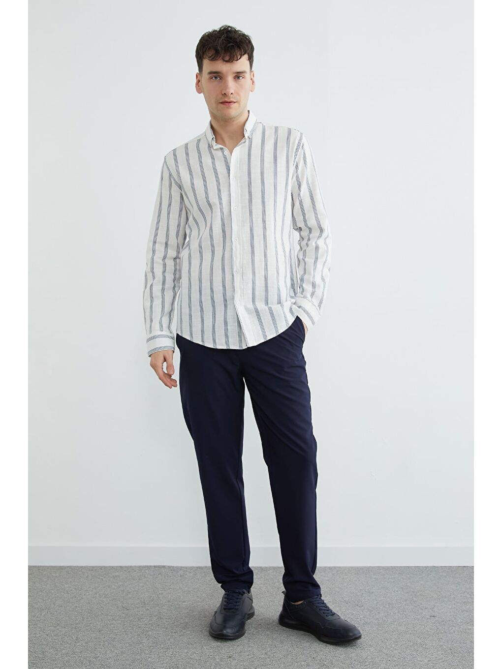 Lacivert Çizgili Keten Görünümlü Gömlek-1