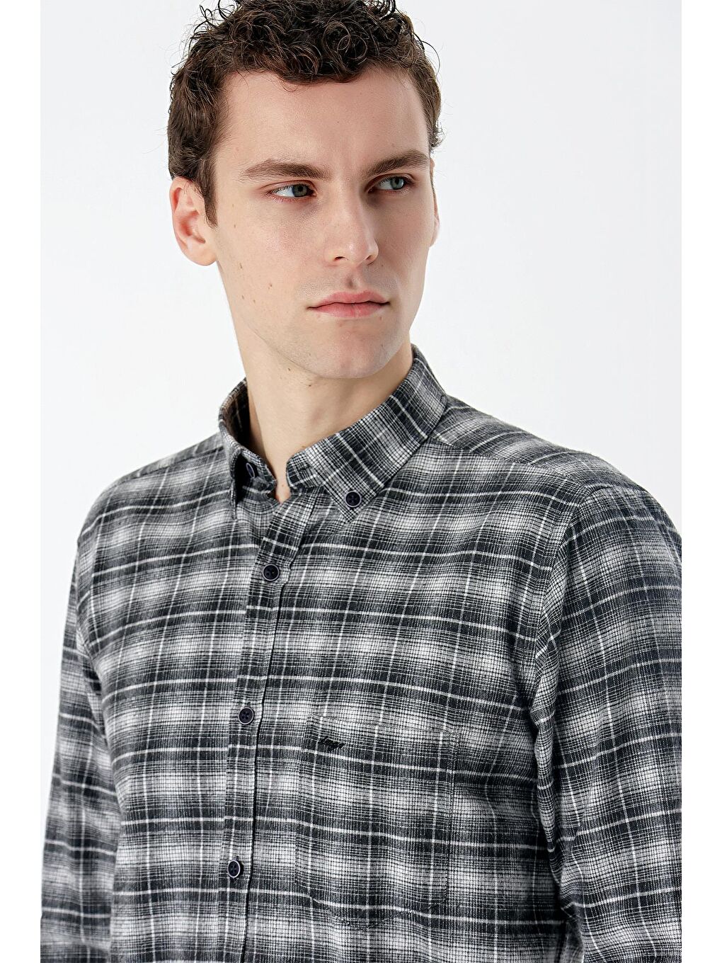 Siyah Uzun Kollu Ekoseli Bez Ayağı Düğmeli Yaka Cepli Pamuklu Comfort Fit Gömlek 1004235173-1