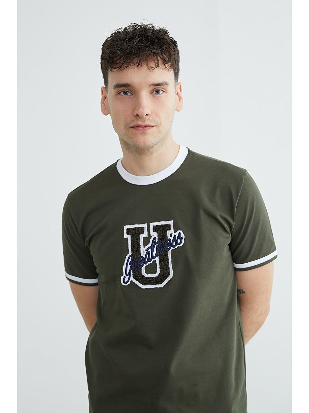 Haki Biyeli Yazı Nakışlı Bisiklet Yaka Tişört-2
