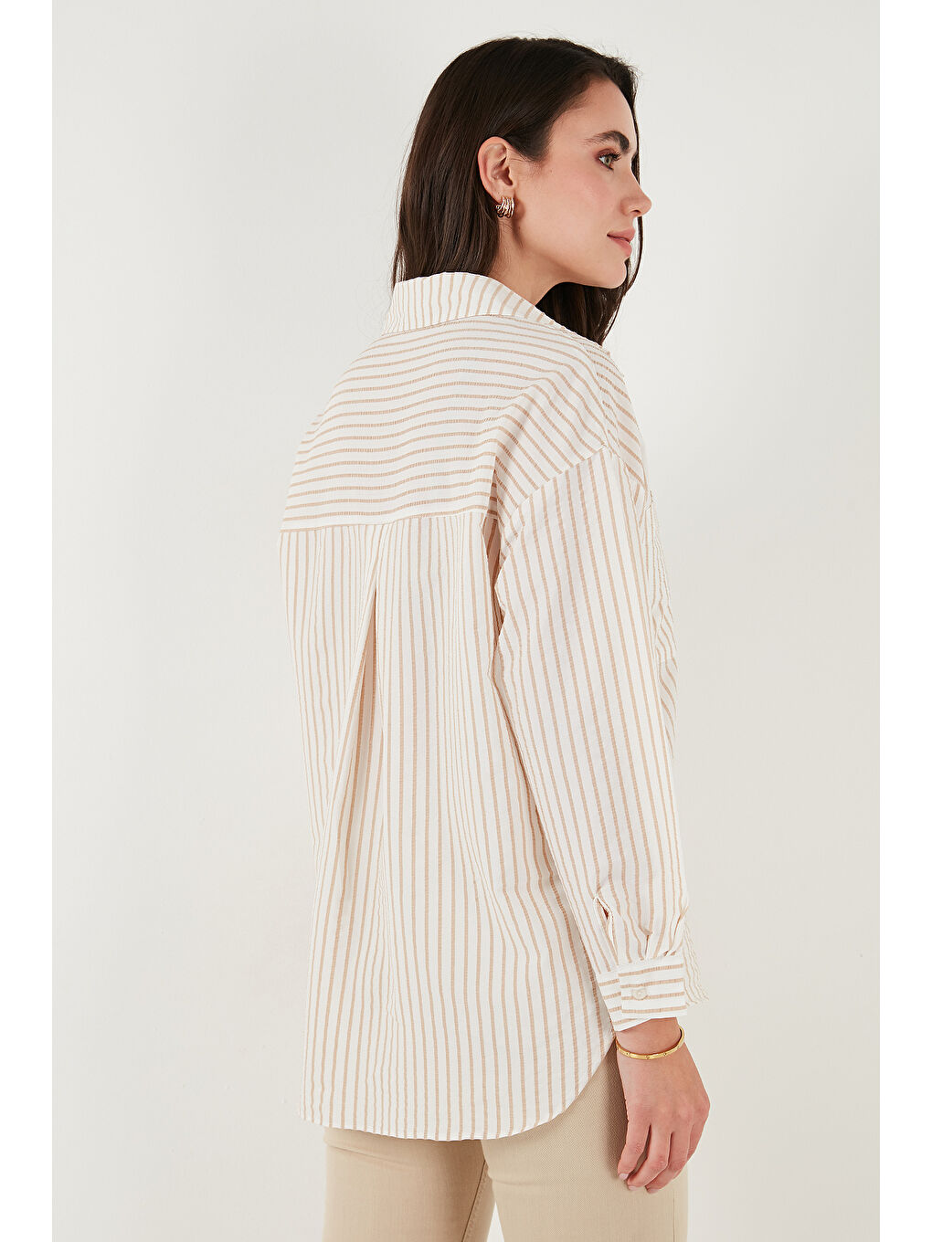 Bej Regular Fit Uzun Kollu Çizgili Kadın Gömlek 6772875-6