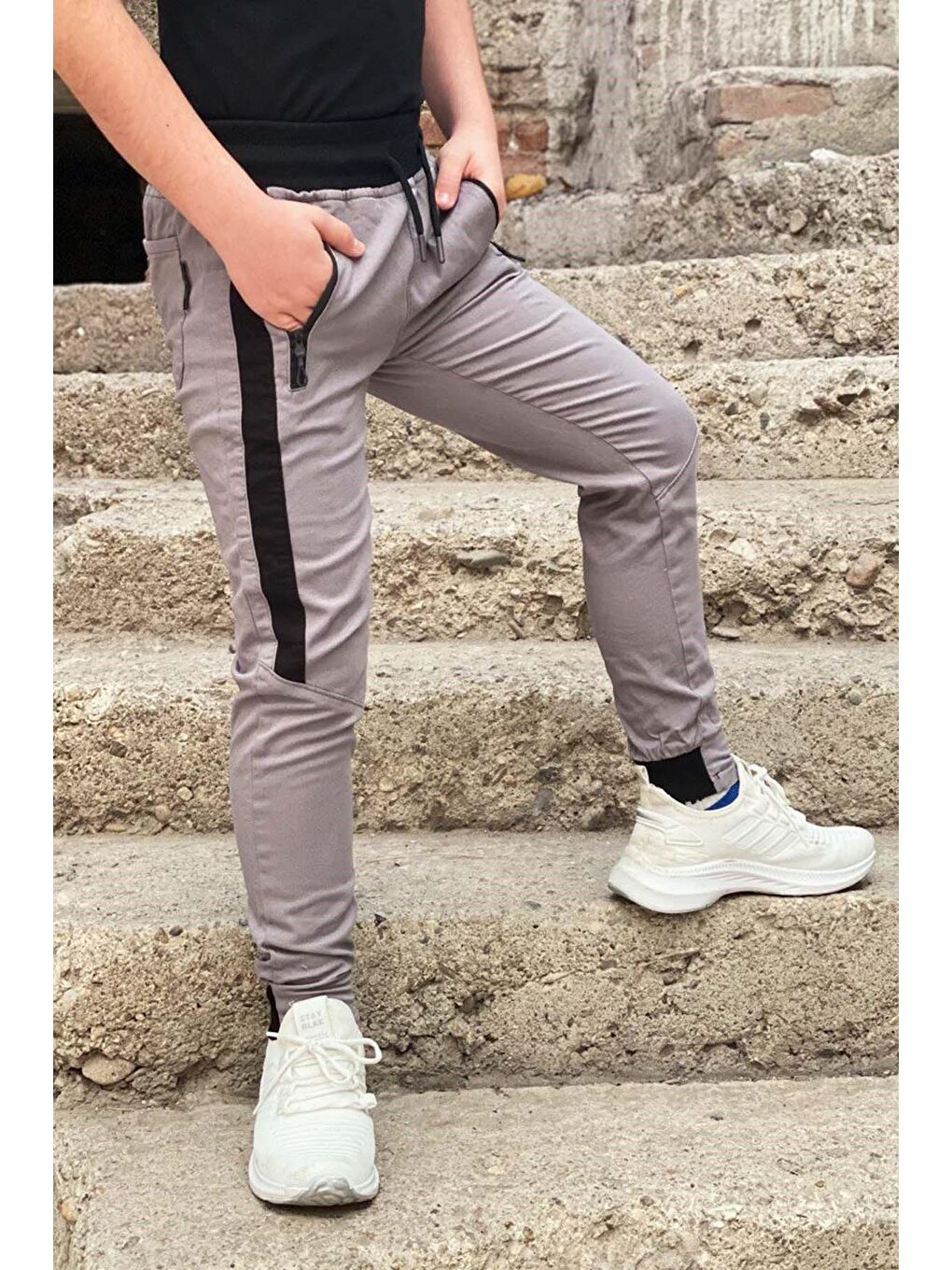 Gri Erkek Çocuk Bel ve Paça Kısımları Lastikli Pantolon-1